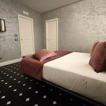 โปรฟูโม แมซอง โดต Hotel โรม ภายนอก รูปภาพ